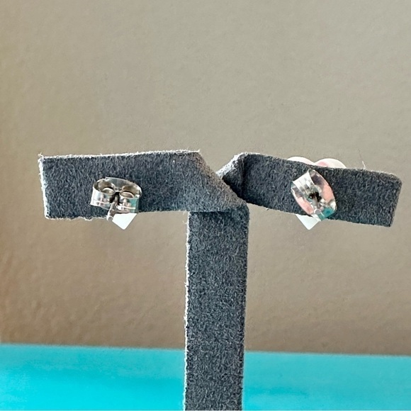 White Pearlescent Heart Shell Post Stud Earrings - Picture 3 of 3